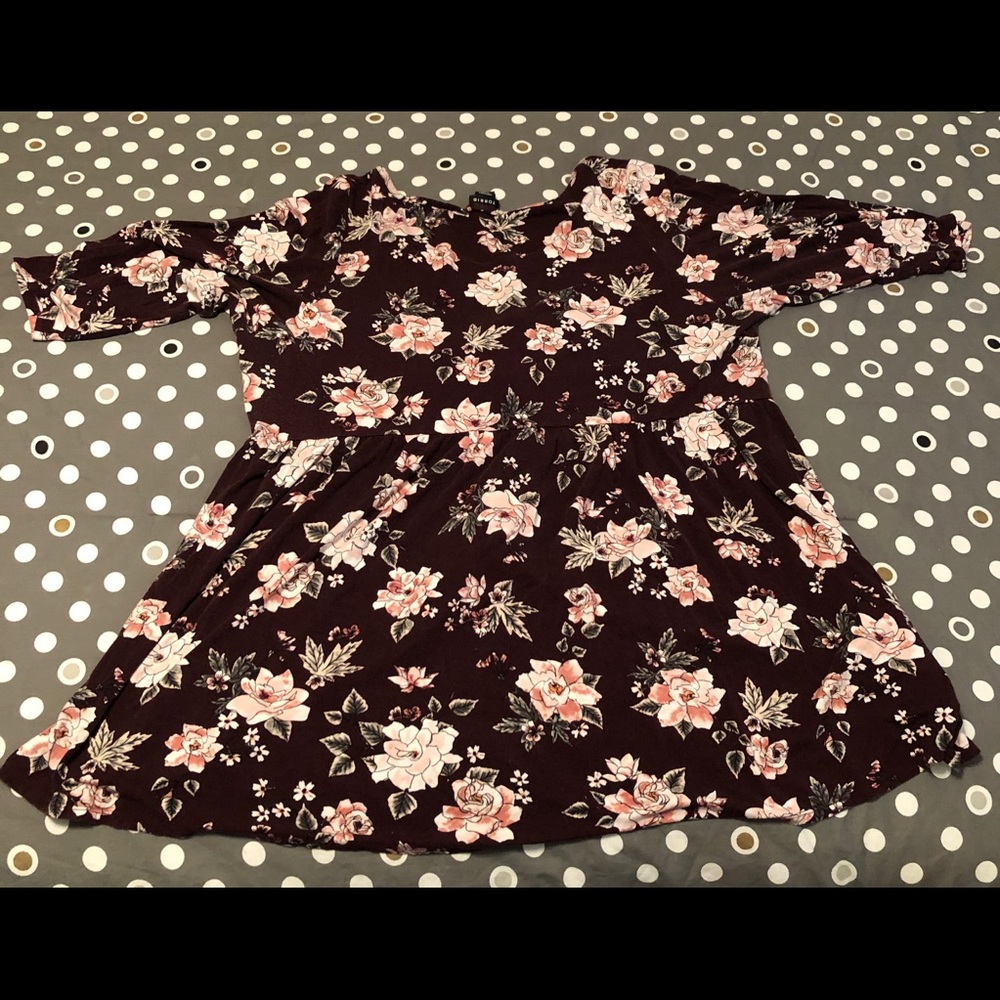 Torrid size 3 mid length shirt